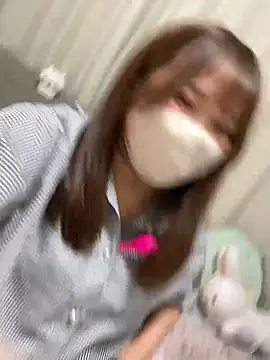 Snapshot of mitarashi_awww chatting on 10/04/25, 12:36 mitarashi awww online show from 10/04/25, 12:36