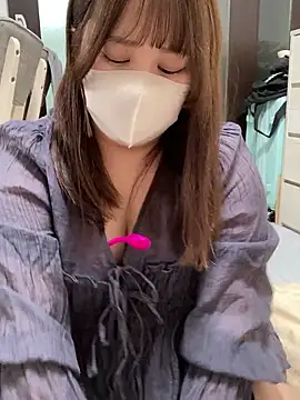 Snapshot of mitarashi_awww chatting on 10/05/25, 02:37 mitarashi awww online show from 10/05/25, 02:37