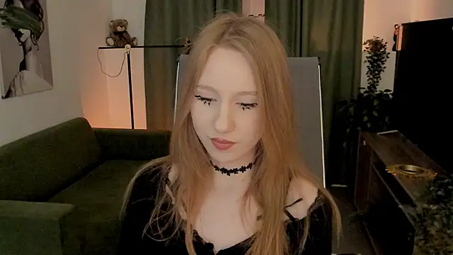 Snapshot of DariaTate chatting on 05/22/26, 12:00 DariaTate online show from 05/22/26, 12:00