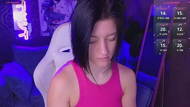 roxy riot  online show from 04/17/26, 01:30