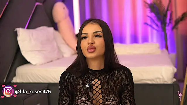 Snapshot of LilaRoses chatting on 06/17/26, 04:37 LilaRoses online show from 06/17/26, 04:37