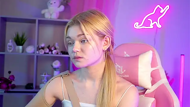 AdeleCartier online show from 03/18/25, 01:21