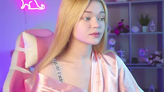 AdeleCartier online show from 03/23/25, 12:58