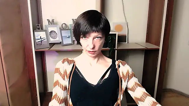  AngeliaFlow  online show from 11/15/25, 08:11