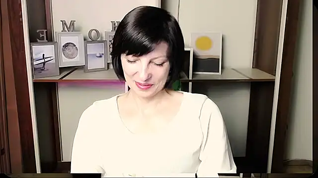 Snapshot of _AngeliaFlow_ chatting on 07/06/26, 10:01 AngeliaFlow online show from 07/06/26, 10:01