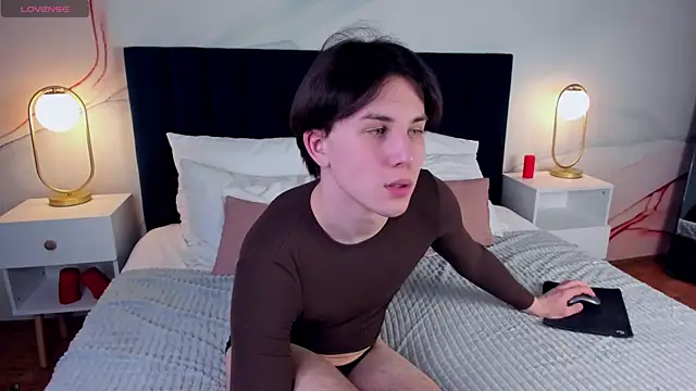 AdrianoAubert online show from 03/08/25, 09:28