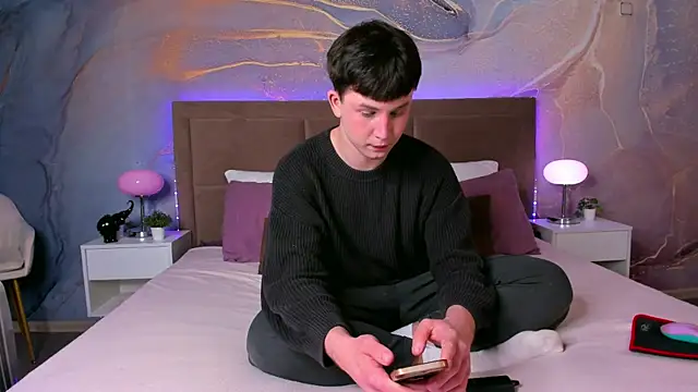 AdrianoAubert online show from 09/19/25, 03:08