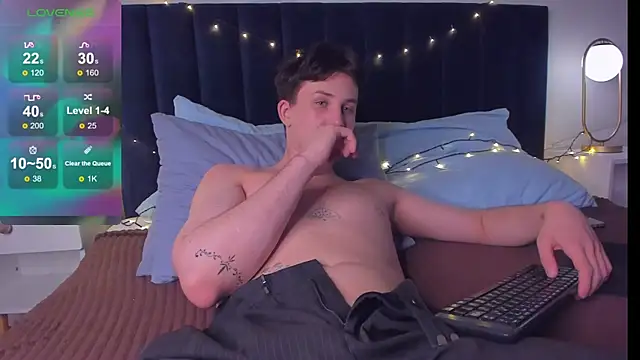 AdrianoAubert online show from 10/12/25, 03:33