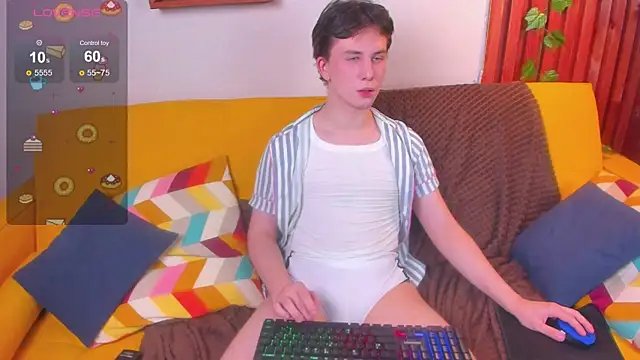 AdrianoAubert online show from 10/31/25, 03:35