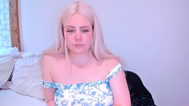 Snapshot of _leana_ chatting on 03/18/25, 09:43 leana online show from 03/18/25, 09:43