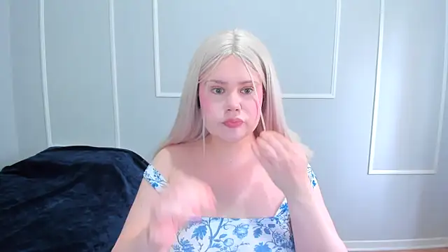 Snapshot of _leana_ chatting on 10/23/25, 06:28 leana online show from 10/23/25, 06:28