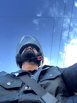 Snapshot of Rishwithr chatting on 10/11/25, 01:49 Rishwithr online show from 10/11/25, 01:49