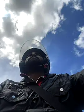 Snapshot of Rishwithr chatting on 10/17/25, 05:21 Rishwithr online show from 10/17/25, 05:21