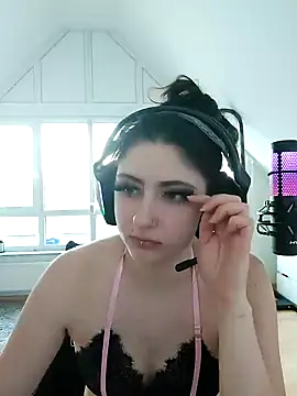 Gamergirl-Linela online show from 02/05/25, 04:03