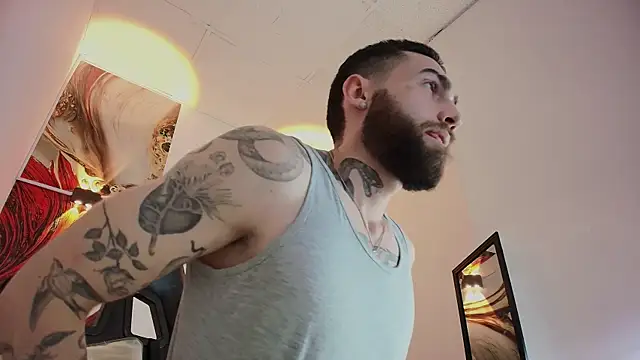 Luke davis01 online show from 10/28/25, 01:14