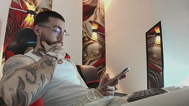 Luke davis01 online show from 12/18/25, 01:17