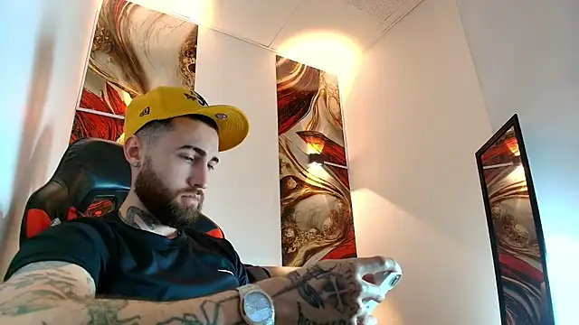 Luke davis01 online show from 04/22/26, 01:12