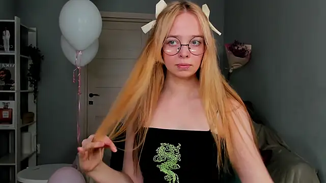 Snapshot of Bellla_Murrr chatting on 03/21/25, 04:07 Bellla Murrr online show from 03/21/25, 04:07