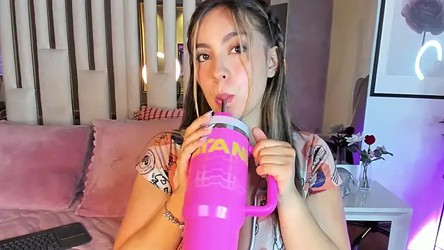 Snapshot of Cloee_Rainbow1 chatting on 03/27/26, 12:05 Cloee Rainbow1 online show from 03/27/26, 12:05