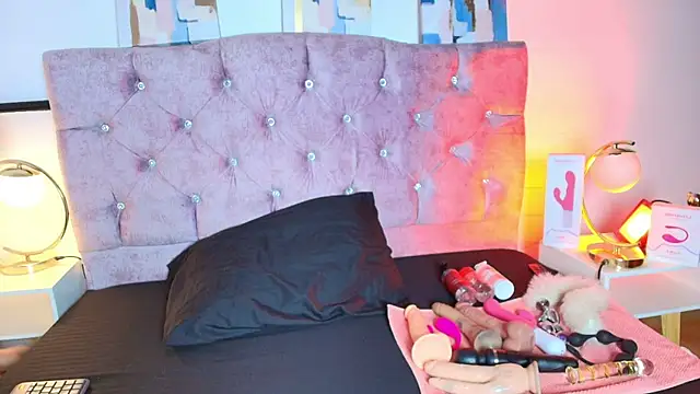 Snapshot of Skye_Moore chatting on 09/12/25, 12:38 Skye Moore online show from 09/12/25, 12:38