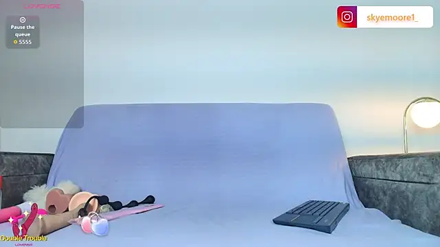 Snapshot of Skye_Moore chatting on 09/18/25, 12:51 Skye Moore online show from 09/18/25, 12:51