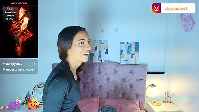 Snapshot of Skye_Moore chatting on 09/26/25, 11:58 Skye Moore online show from 09/26/25, 11:58