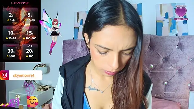 Snapshot of Skye_Moore chatting on 10/03/25, 12:13 Skye Moore online show from 10/03/25, 12:13