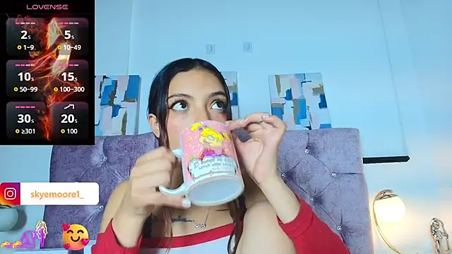 Snapshot of Skye_Moore chatting on 10/10/25, 07:24 Skye Moore online show from 10/10/25, 07:24