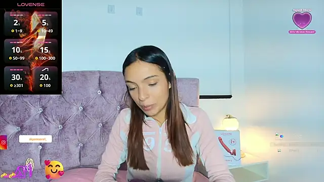 Snapshot of Skye_Moore chatting on 10/21/25, 12:06 Skye Moore online show from 10/21/25, 12:06