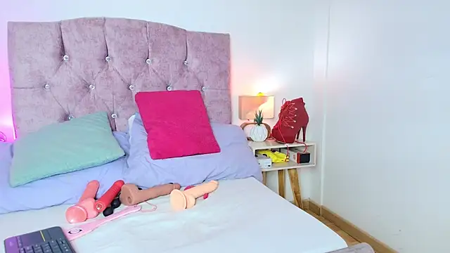 Skye Moore online show from 02/01/26, 04:16