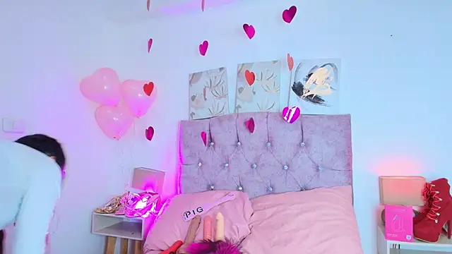 Skye Moore online show from 02/18/26, 06:15