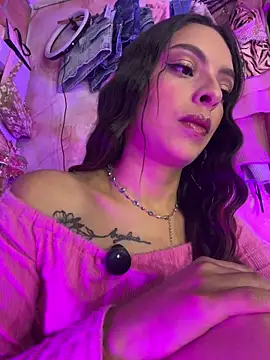 Snapshot of Skye_Moore chatting on 05/24/26, 02:27 Skye Moore online show from 05/24/26, 02:27