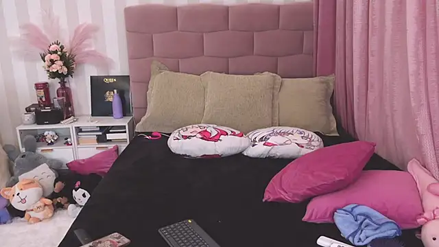 Snapshot of NataliaNovak chatting on 04/01/26, 12:28 NataliaNovak online show from 04/01/26, 12:28