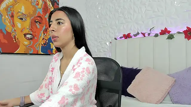 Snapshot of Mirandaa_Rogers chatting on 02/23/25, 03:18 Mirandaa Rogers online show from 02/23/25, 03:18