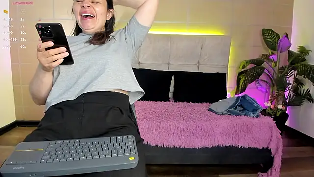 Snapshot of _michonne_ chatting on 03/08/26, 03:43 michonne online show from 03/08/26, 03:43