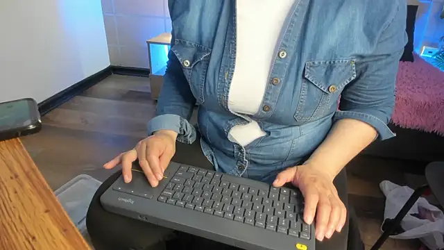 Snapshot of _michonne_ chatting on 04/09/26, 10:15 michonne online show from 04/09/26, 10:15