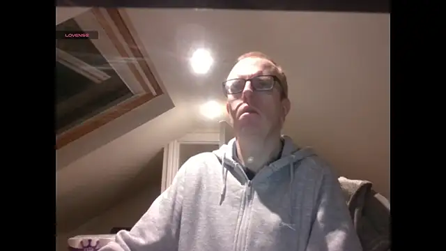 Snapshot of AdmiredThirty chatting on 02/21/25, 09:32 AdmiredThirty online show from 02/21/25, 09:32