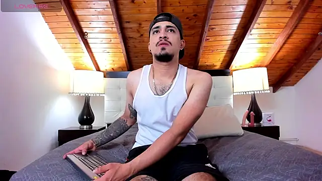 Snapshot of Sebastian_Berne chatting on 11/16/25, 06:57 Sebastian Berne online show from 11/16/25, 06:57