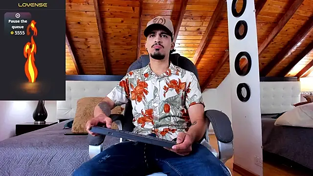 Snapshot of Sebastian_Berne chatting on 12/05/25, 07:10 Sebastian Berne online show from 12/05/25, 07:10