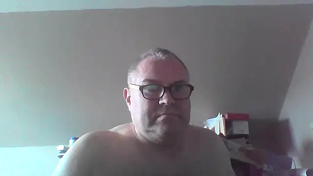 Snapshot of mkestr69 chatting on 04/06/26, 04:19 mkestr69 online show from 04/06/26, 04:19