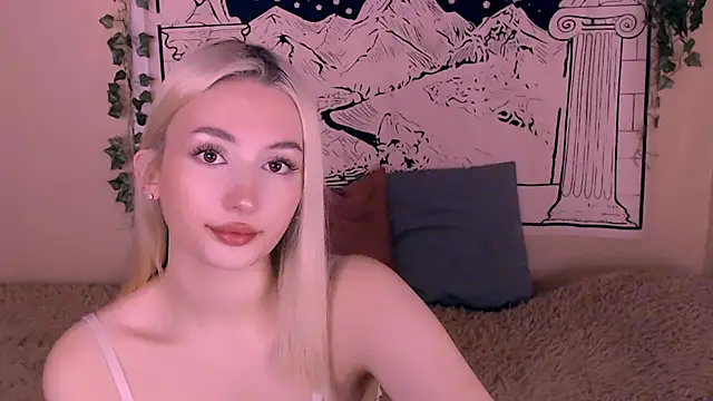 Snapshot of beauty_blonde chatting on 03/17/25, 05:56 beauty blonde online show from 03/17/25, 05:56