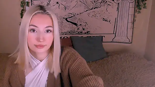 Snapshot of beauty_blonde chatting on 03/18/25, 12:49 beauty blonde online show from 03/18/25, 12:49