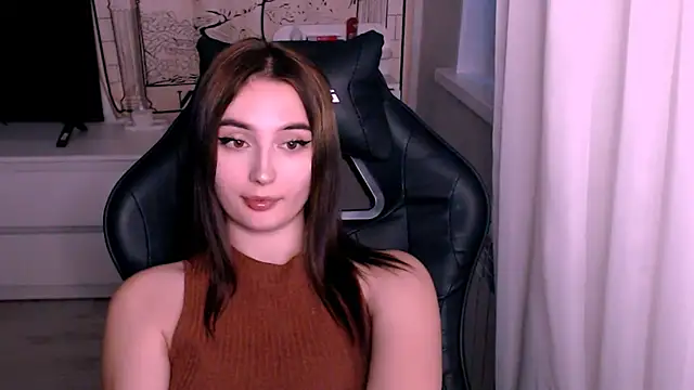 Snapshot of beauty_blonde chatting on 10/04/25, 11:52 beauty blonde online show from 10/04/25, 11:52