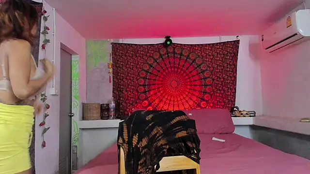 Snapshot of katia_voodoo13 chatting on 03/21/25, 12:51 katia voodoo13 online show from 03/21/25, 12:51