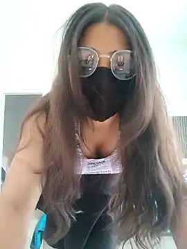 Snapshot of shnaz_1 chatting on 04/22/26, 06:38 shnaz 1 online show from 04/22/26, 06:38