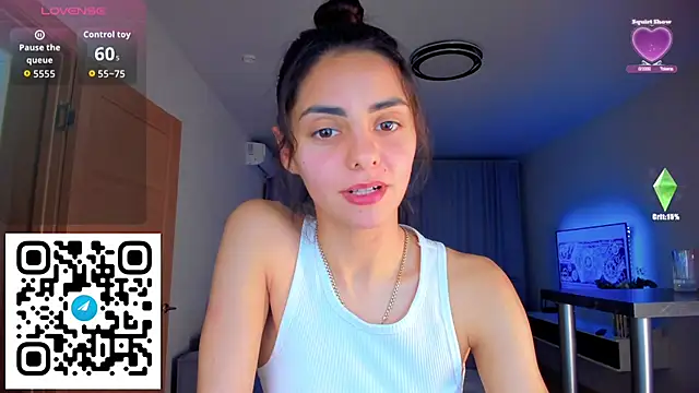 Snapshot of EmiliaZen chatting on 10/31/25, 05:14 EmiliaZen online show from 10/31/25, 05:14