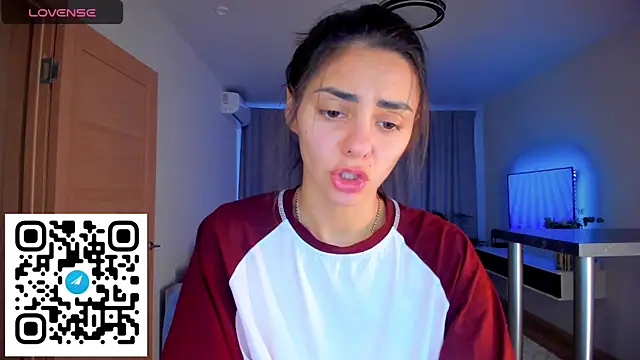 Snapshot of EmiliaZen chatting on 11/03/25, 01:23 EmiliaZen online show from 11/03/25, 01:23