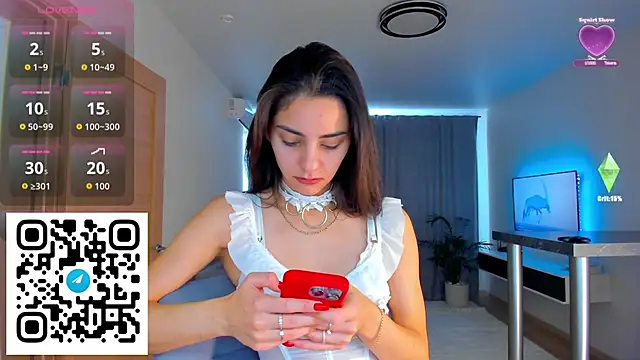 Snapshot of EmiliaZen chatting on 11/08/25, 12:27 EmiliaZen online show from 11/08/25, 12:27