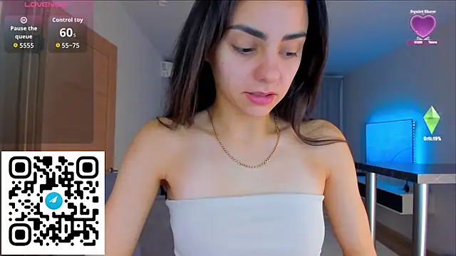 Snapshot of EmiliaZen chatting on 11/12/25, 01:00 EmiliaZen online show from 11/12/25, 01:00