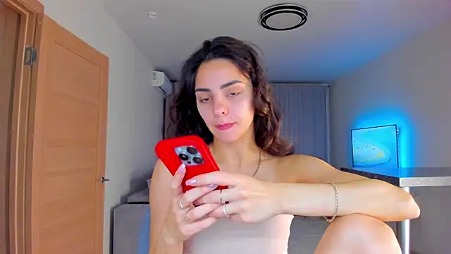 Snapshot of EmiliaZen chatting on 11/16/25, 02:22 EmiliaZen online show from 11/16/25, 02:22